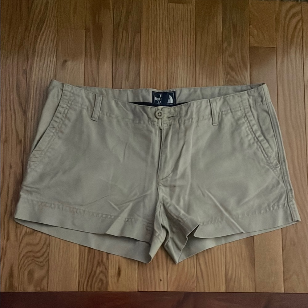 The North Face Women's Beige Cargo Short Shorts